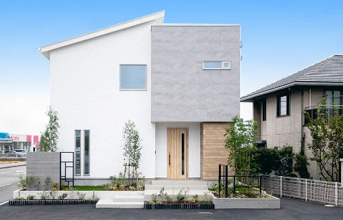 西条朔日市店 2階建て